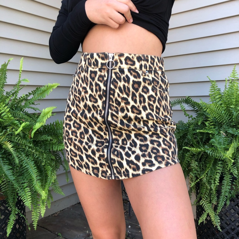 NWOT Forever 21 Zip-Up Denim Cheetah Skirt